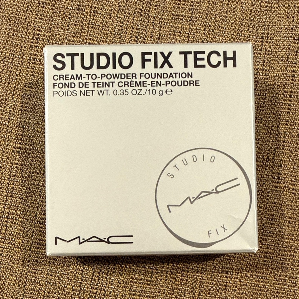 Mac Studio fix tech cream to powder foundation
NW25